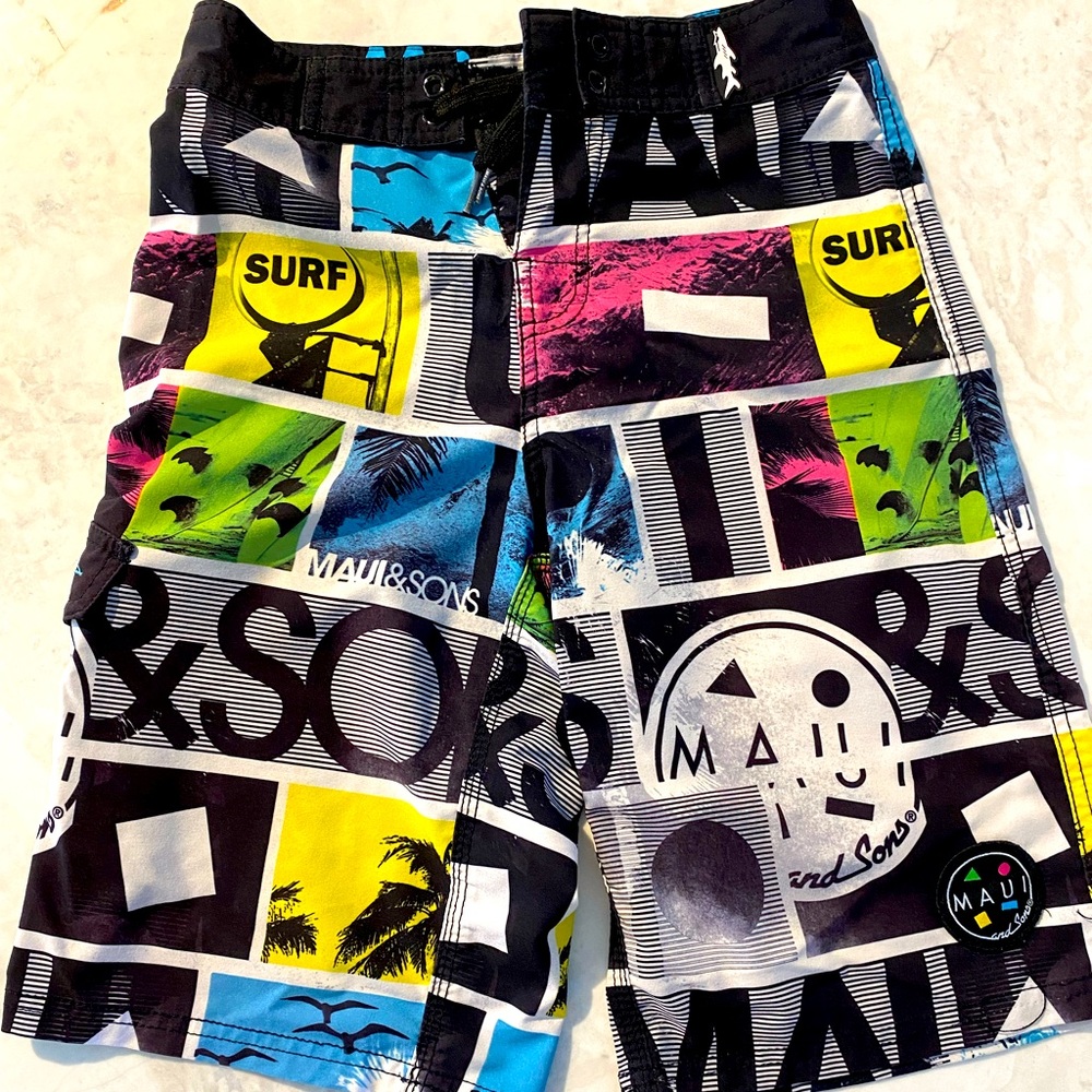 Boys surf shorts